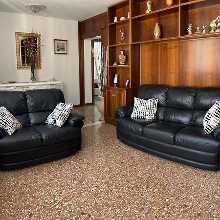 Ca' Delfina Holiday Home Venedig Exteriör bild