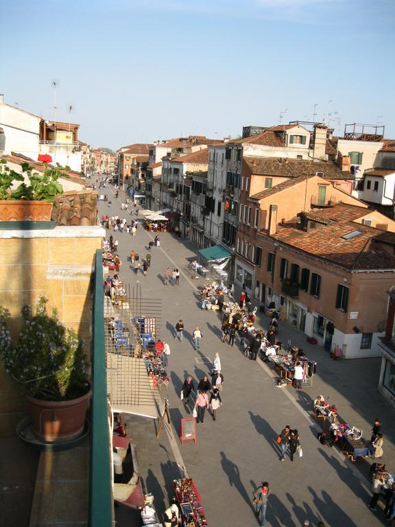 Ca' Delfina Holiday Home Venedig Rum bild