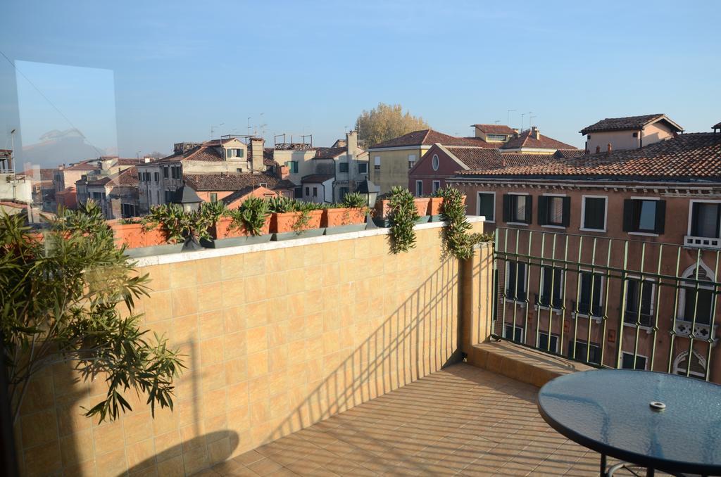 Ca' Delfina Holiday Home Venedig Exteriör bild