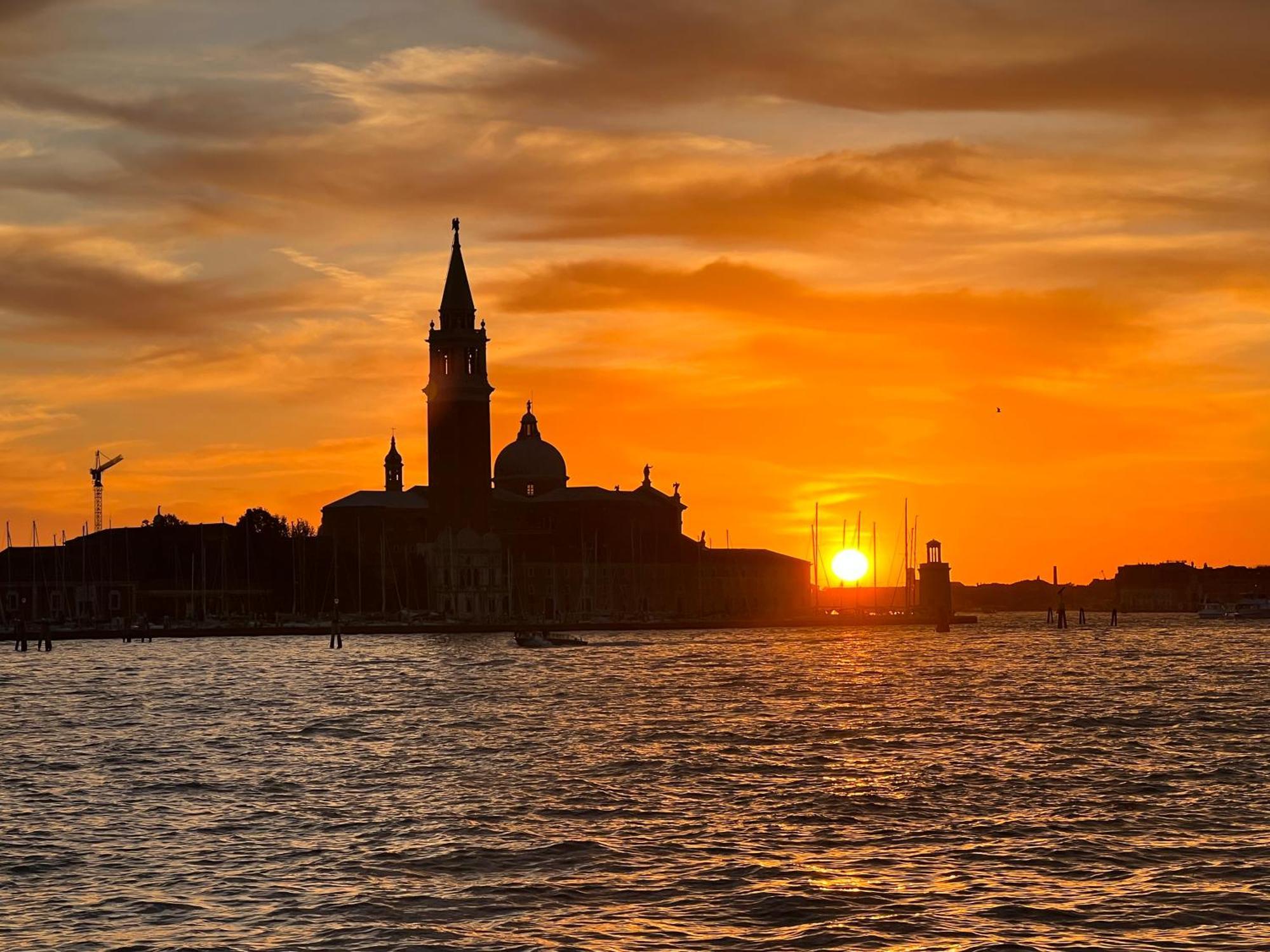 Ca' Delfina Holiday Home Venedig Exteriör bild