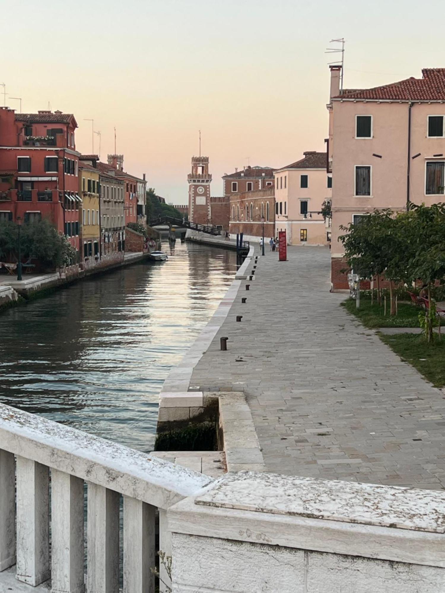 Ca' Delfina Holiday Home Venedig Exteriör bild
