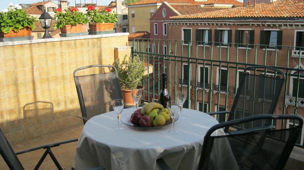 Ca' Delfina Holiday Home Venedig Exteriör bild