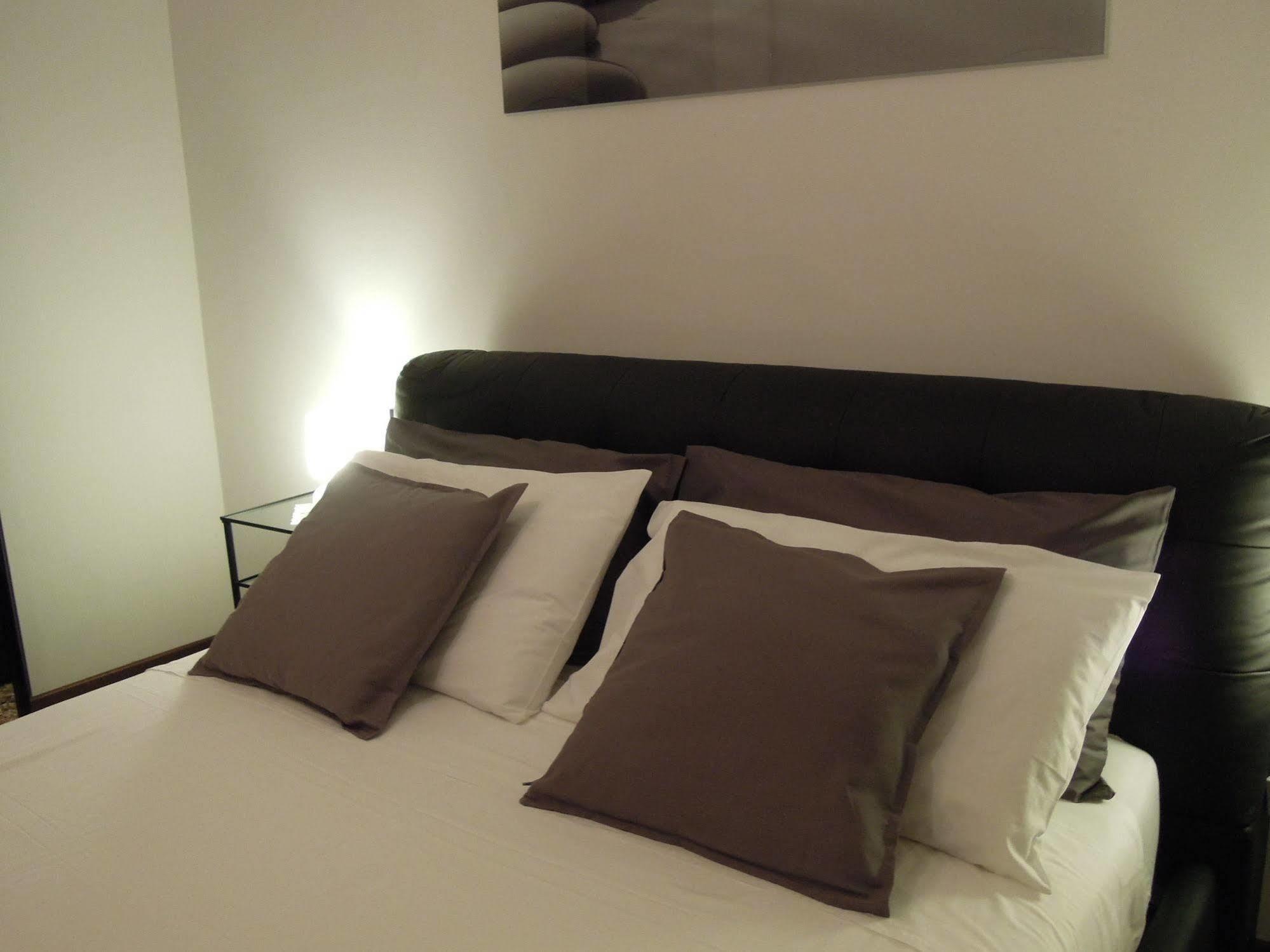Ca' Delfina Holiday Home Venedig Exteriör bild