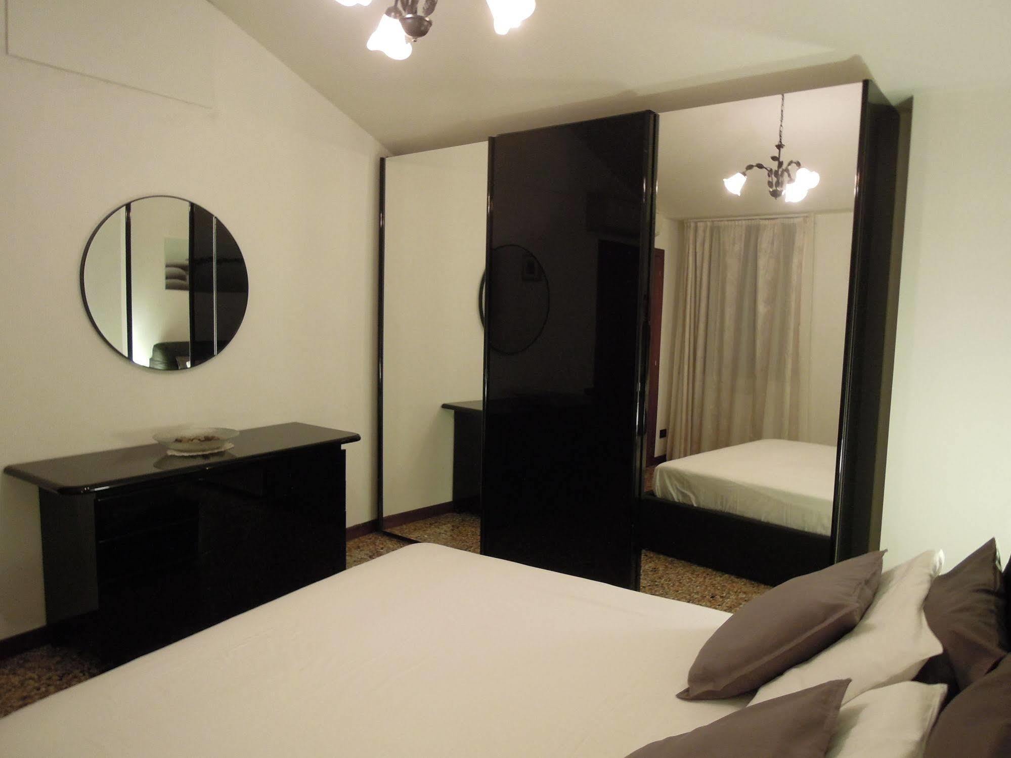 Ca' Delfina Holiday Home Venedig Exteriör bild