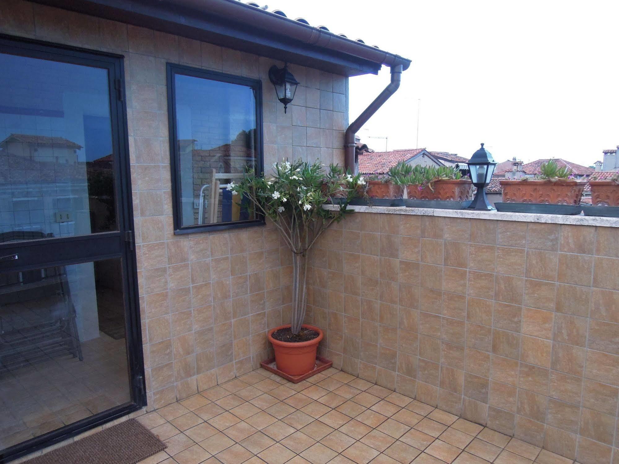 Ca' Delfina Holiday Home Venedig Exteriör bild