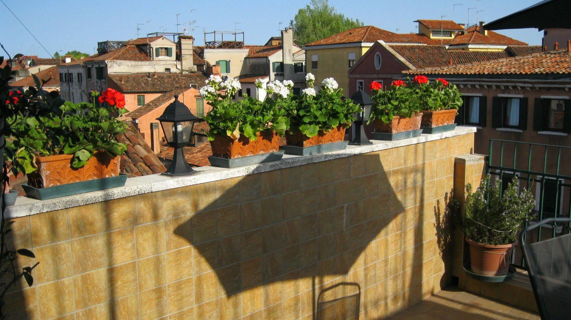 Ca' Delfina Holiday Home Venedig Exteriör bild
