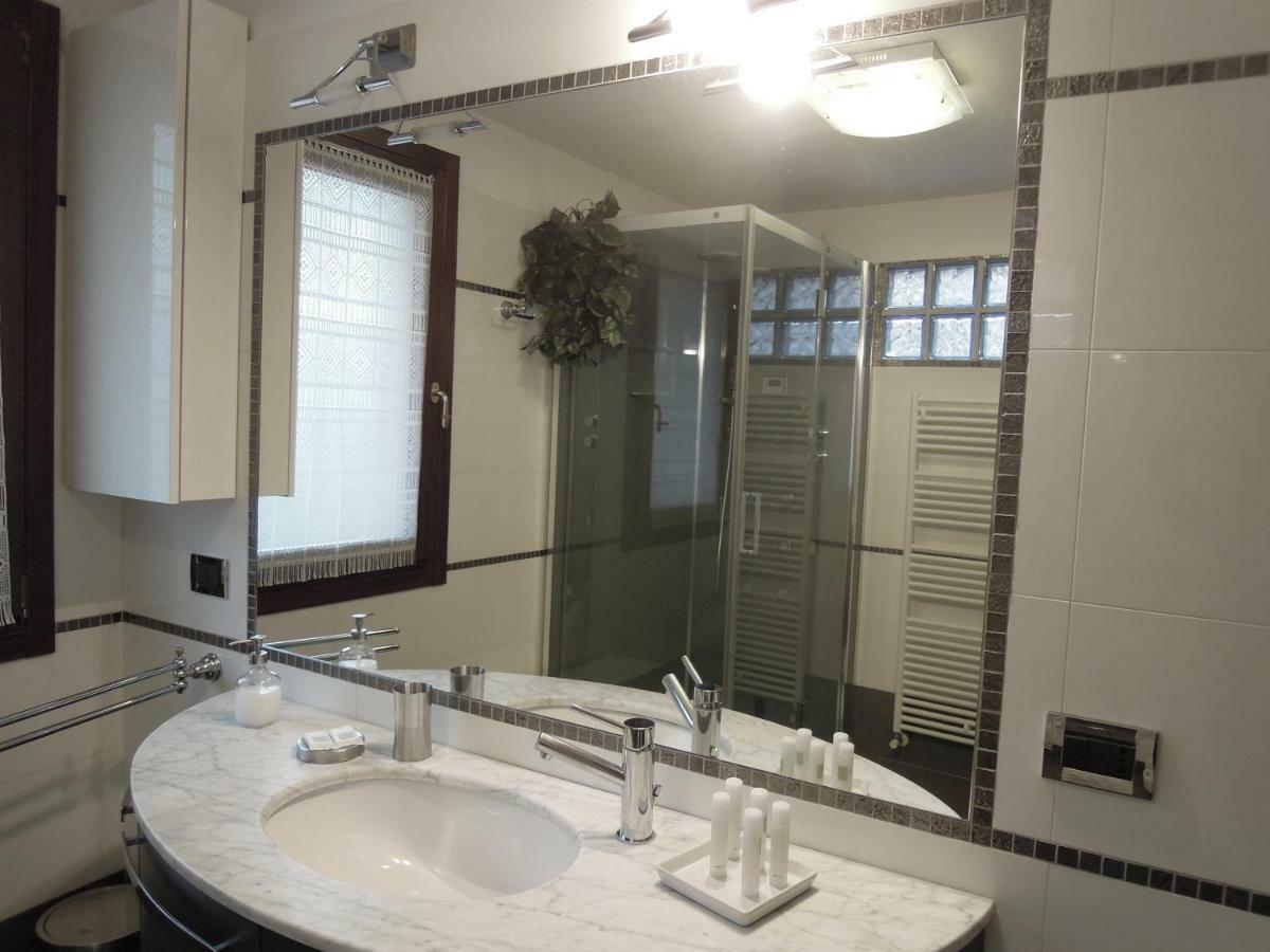 Ca' Delfina Holiday Home Venedig Exteriör bild