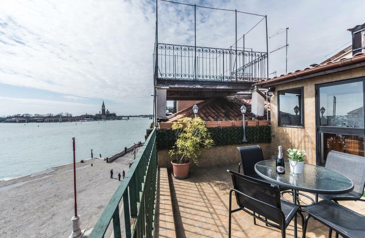 Ca' Delfina Holiday Home Venedig Exteriör bild