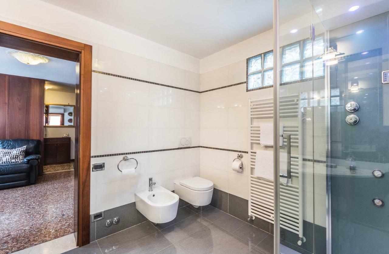 Ca' Delfina Holiday Home Venedig Exteriör bild