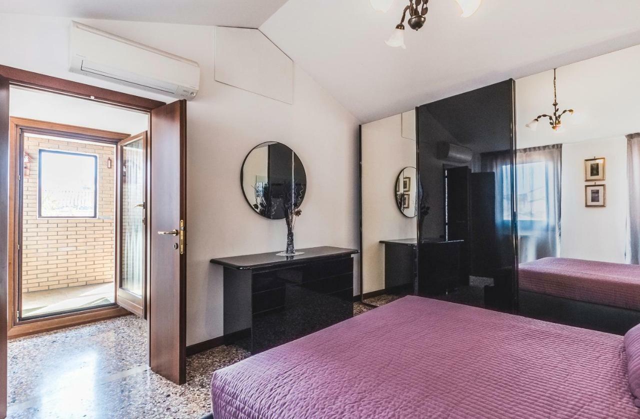 Ca' Delfina Holiday Home Venedig Exteriör bild