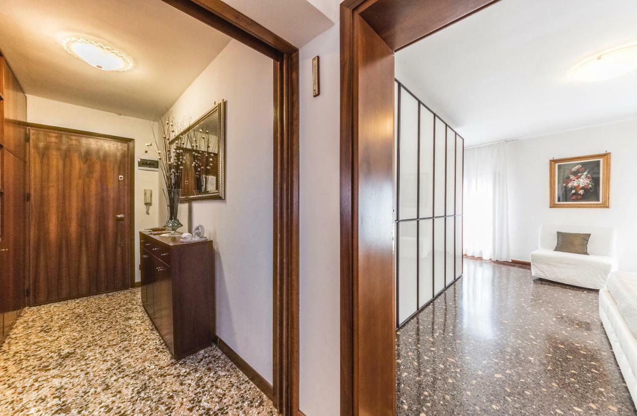 Ca' Delfina Holiday Home Venedig Exteriör bild