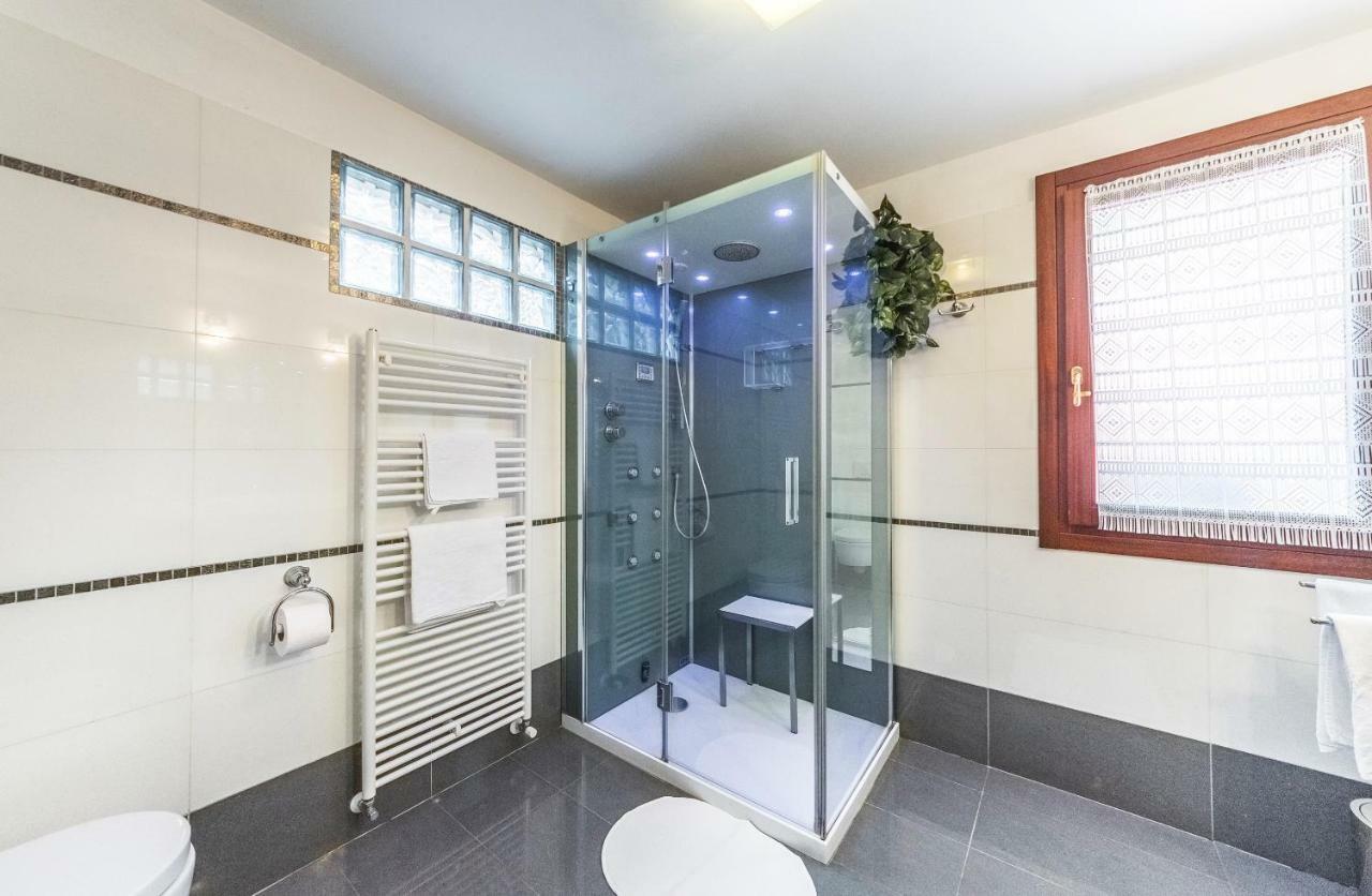 Ca' Delfina Holiday Home Venedig Exteriör bild
