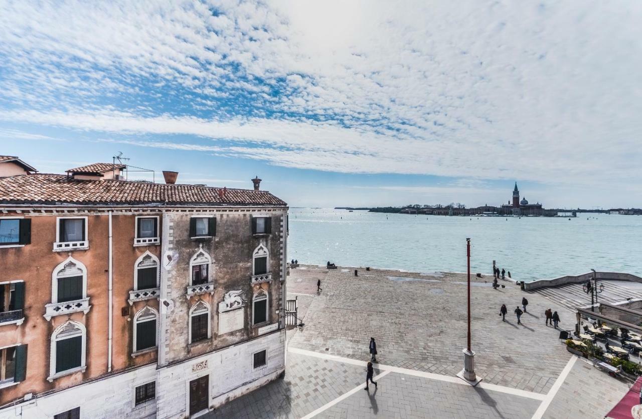 Ca' Delfina Holiday Home Venedig Exteriör bild