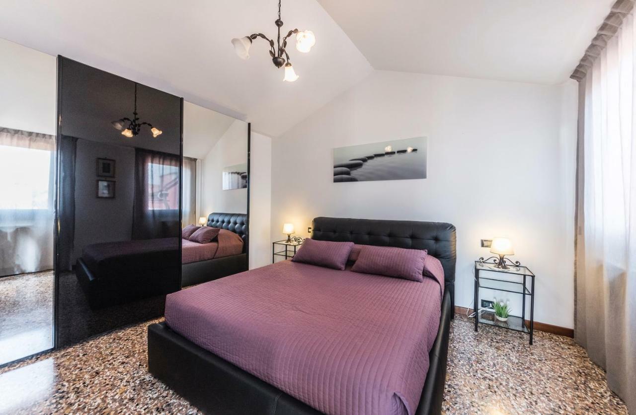 Ca' Delfina Holiday Home Venedig Exteriör bild